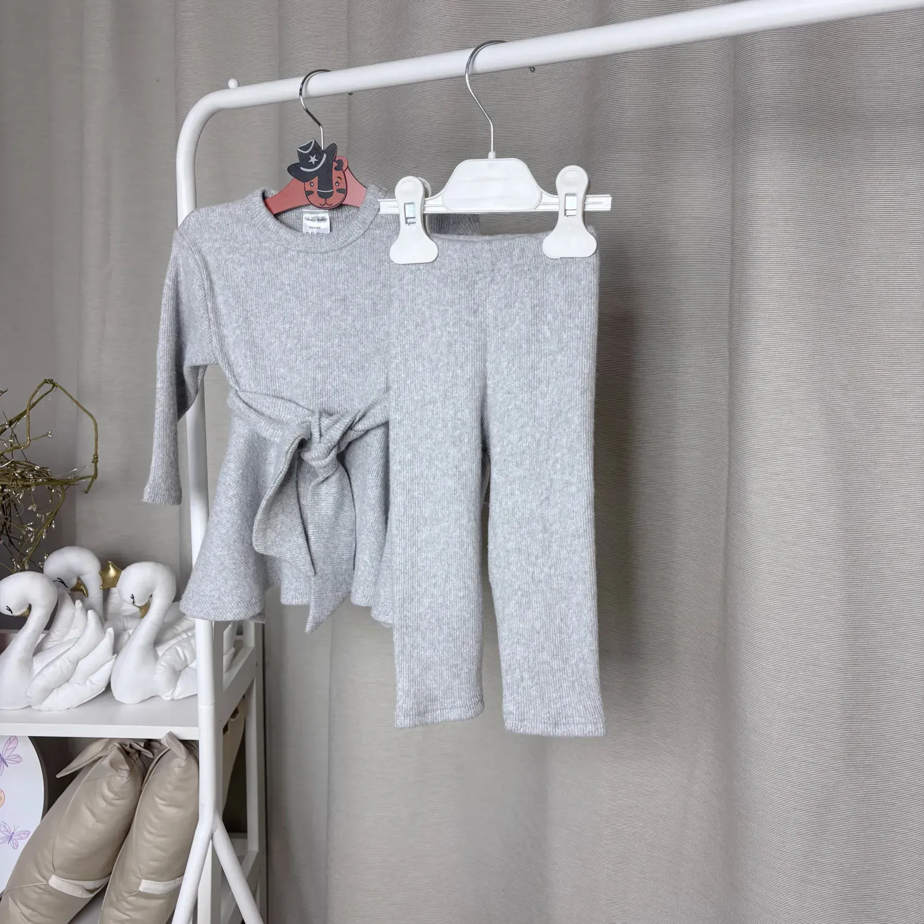 Set rochite cu pantaloni
