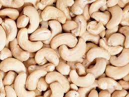 Caju (intreg)  (per 100 gr)