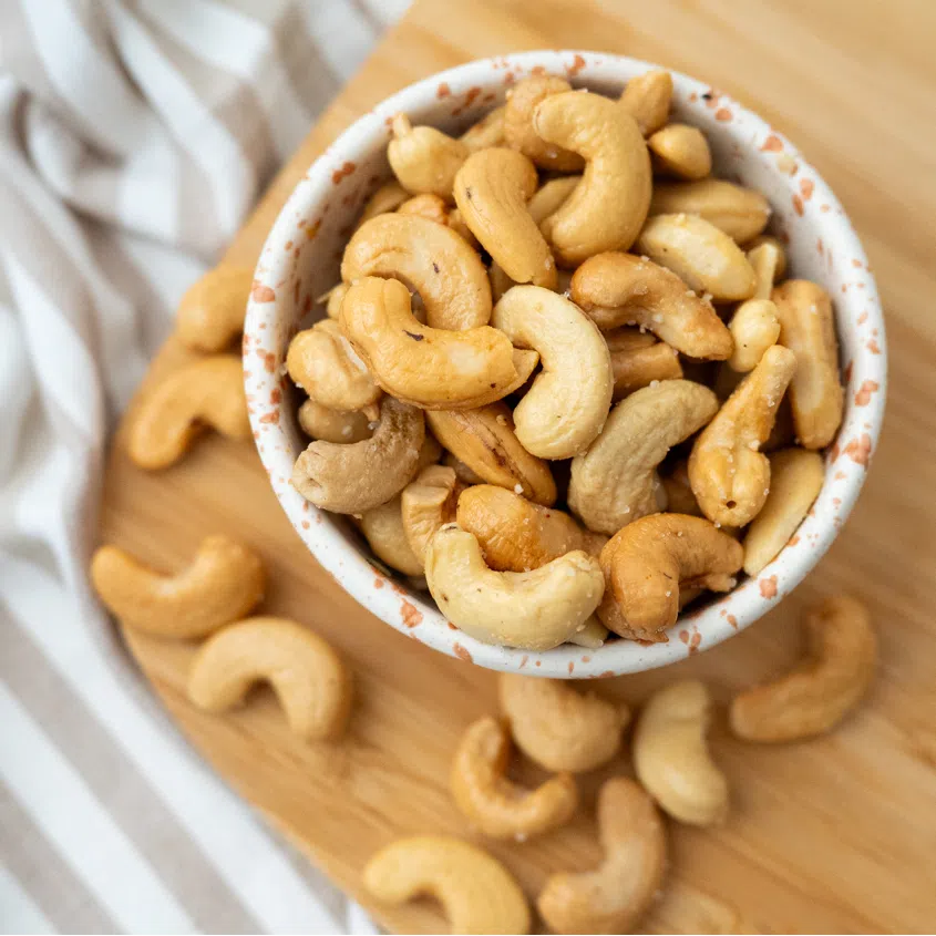 Caju (prajit, sarat)  (per 100 gr)