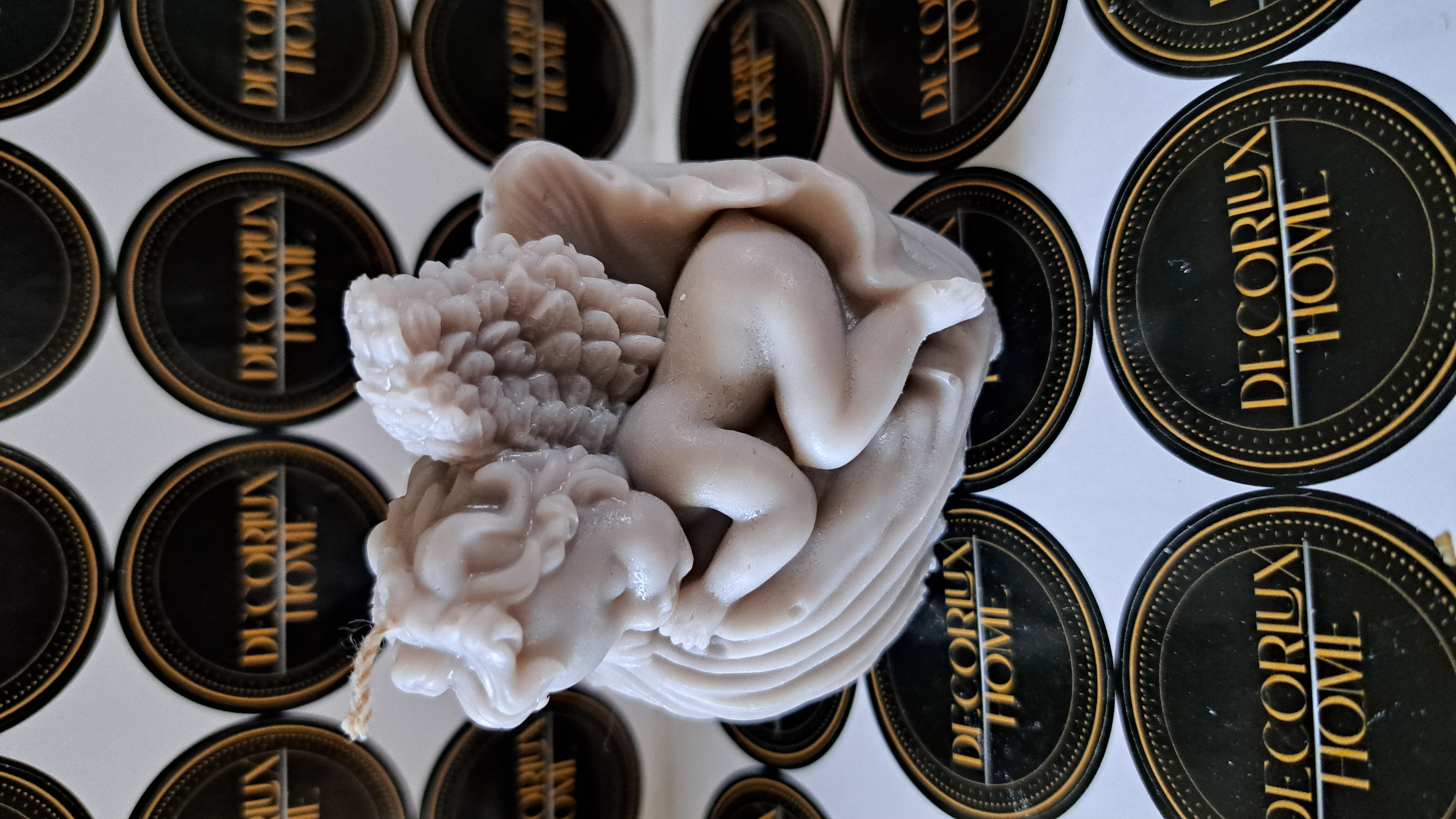 Lumanare aromata in forma de ingeras cu  parfumuri delicate