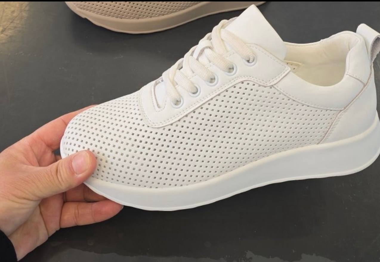 Adidași femei