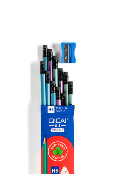 Set 12 creioane HB de grafit cu radiera + ascutitoare QICAI